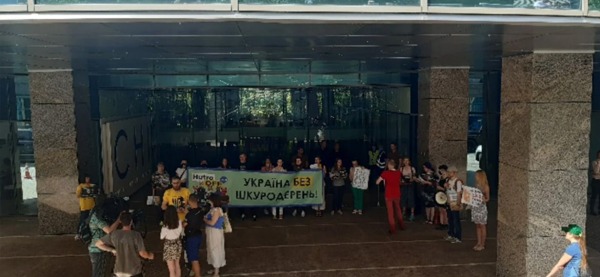 15 профессиональных активистов требовали от "Слуги народа" запретить зверофермы